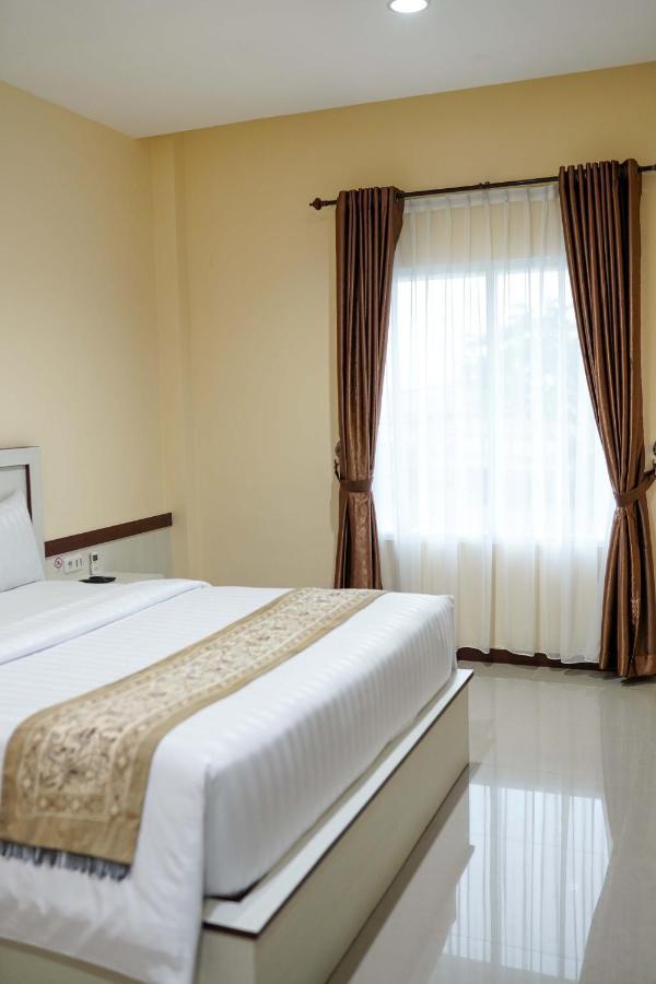Grand Buana Lestari Hotel Padang  Exterior foto