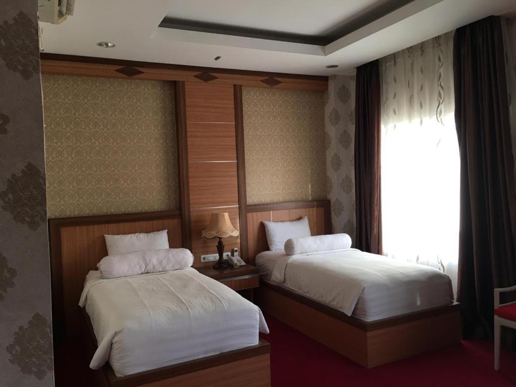 Grand Buana Lestari Hotel Padang  Exterior foto